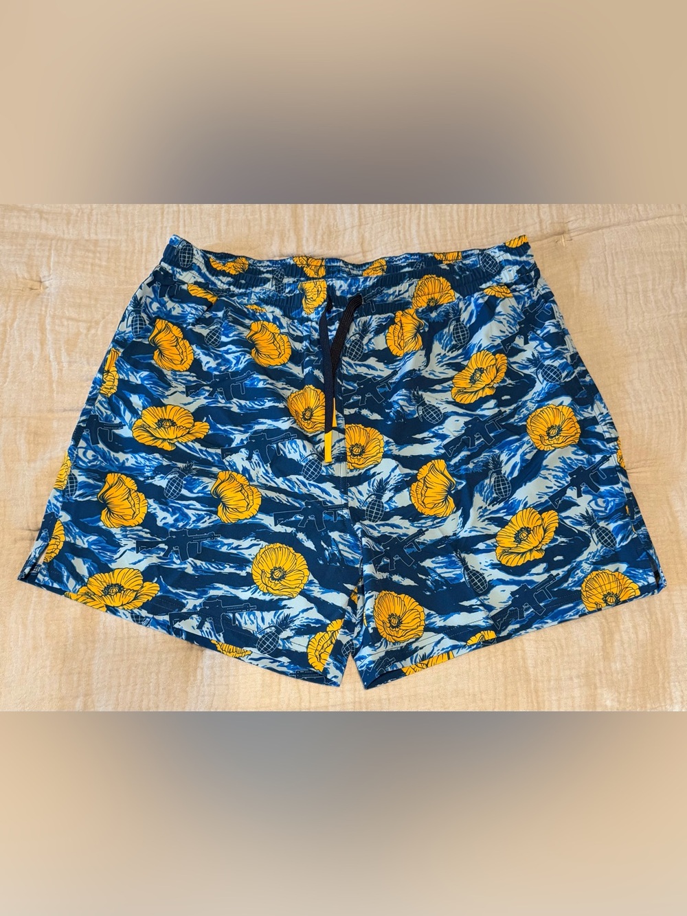 Savage Tacticians NWT Men's Blue Floral Swim Trunks with Yellow Accent Size XL